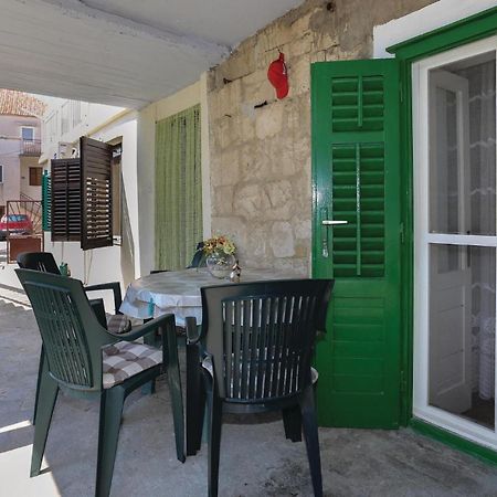 2 Bedroom Stunning Apartment In Kastel Kambelovac Kastela Exterior photo