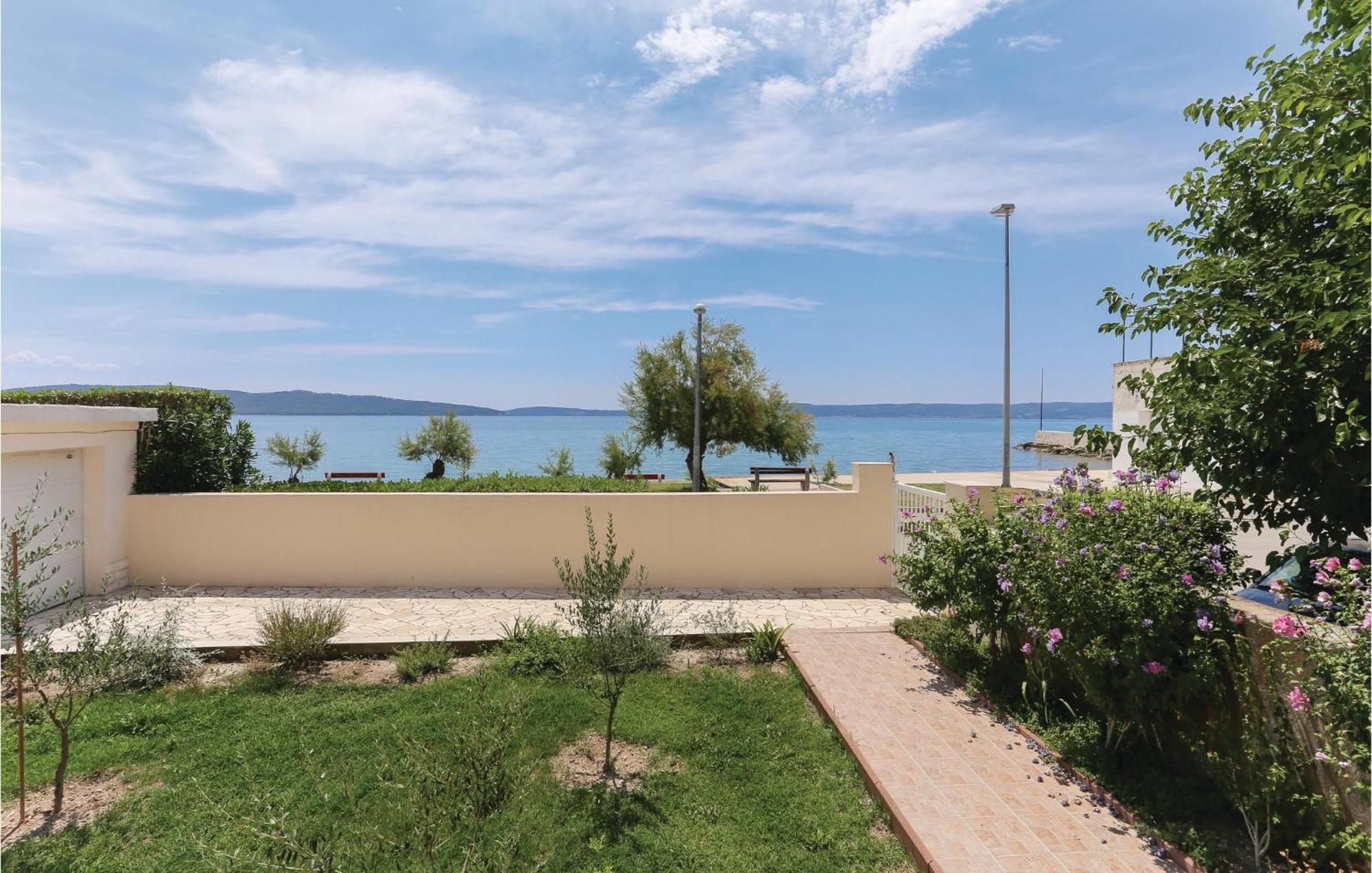 2 Bedroom Stunning Apartment In Kastel Kambelovac Kastela Exterior photo
