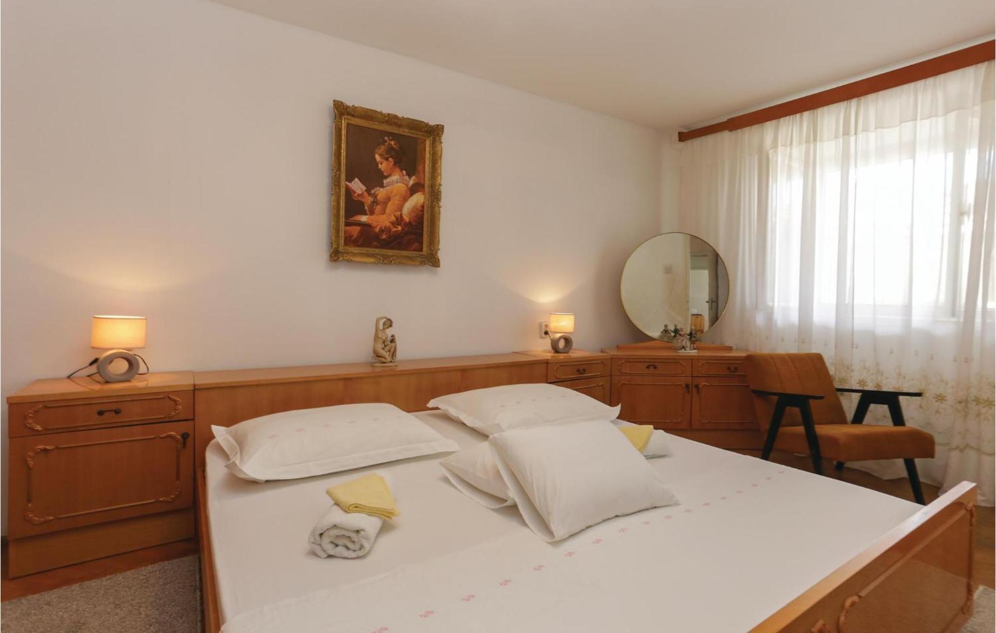 2 Bedroom Stunning Apartment In Kastel Kambelovac Kastela Exterior photo