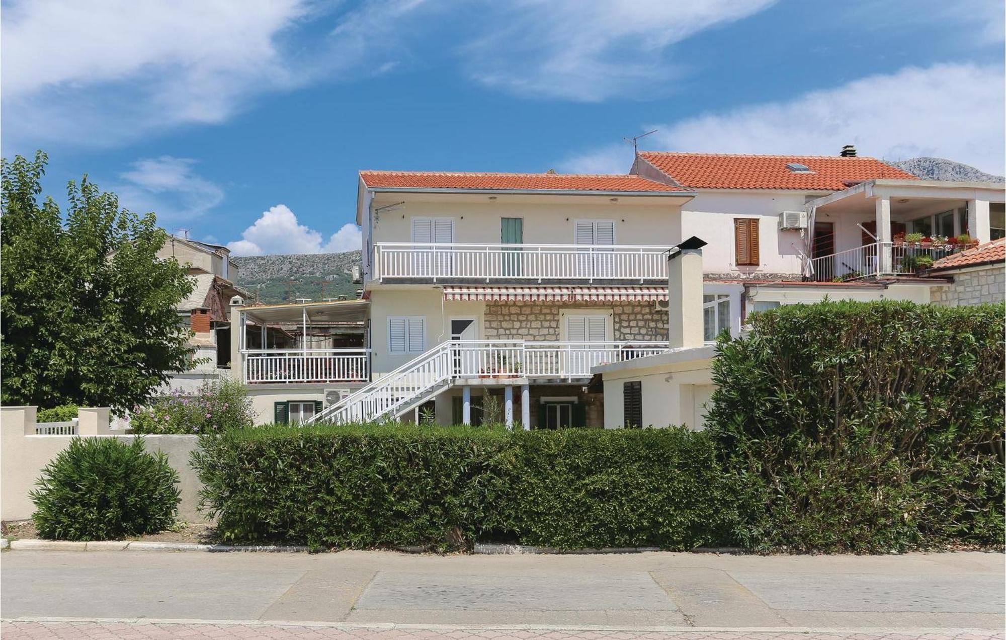 2 Bedroom Stunning Apartment In Kastel Kambelovac Kastela Exterior photo